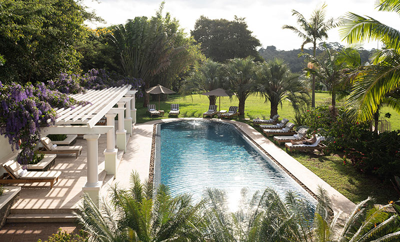 hemingways-nairobi-swimming-pool